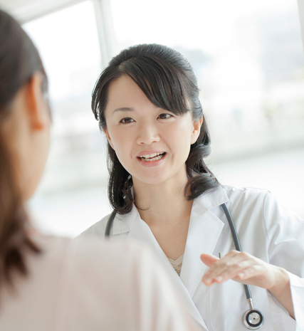 婦人科を受診する女性
